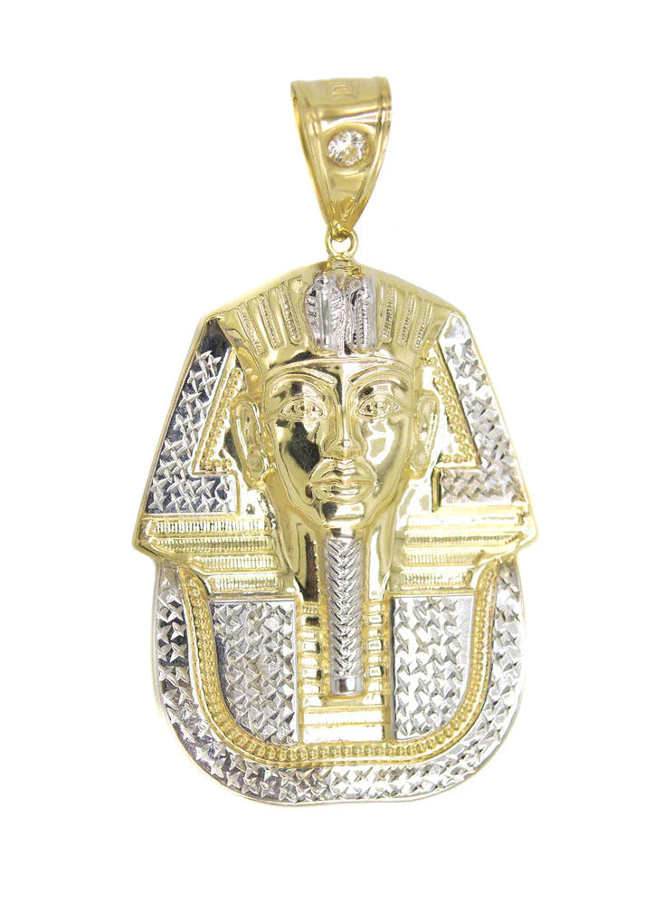 Where Craftsmanship Meets Style: Gold Men’s Pendants in NYC
